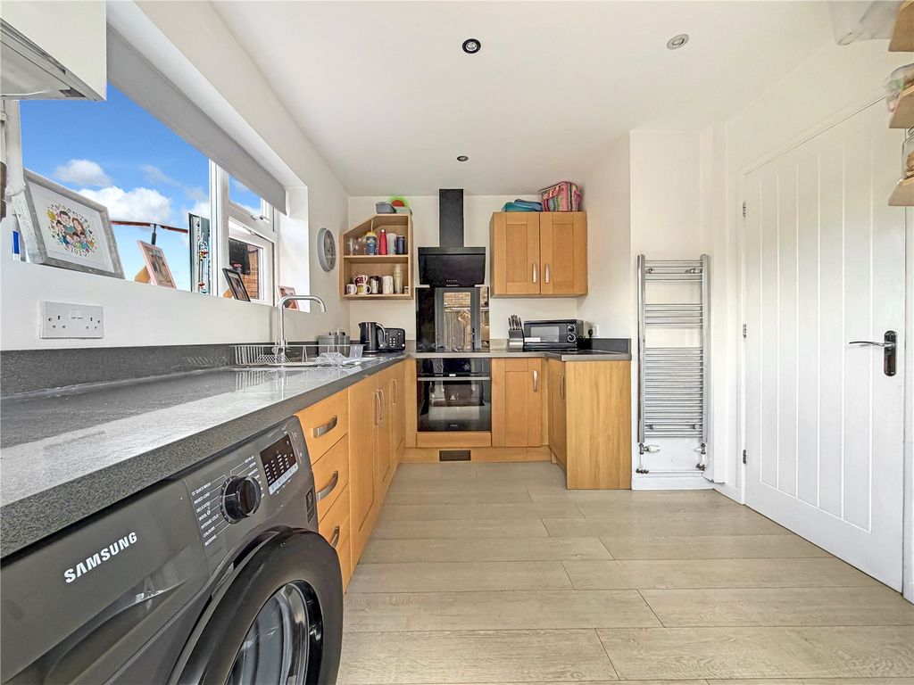 Property photo 3 of 21 Kitchen