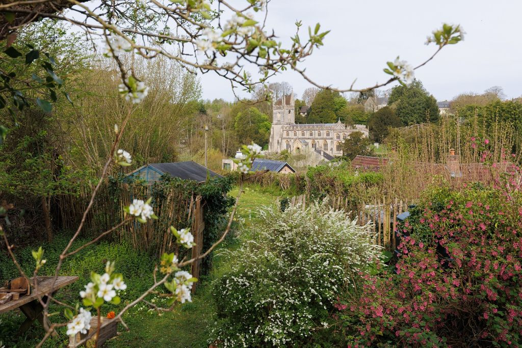 Property photo 2 of 22 4882543