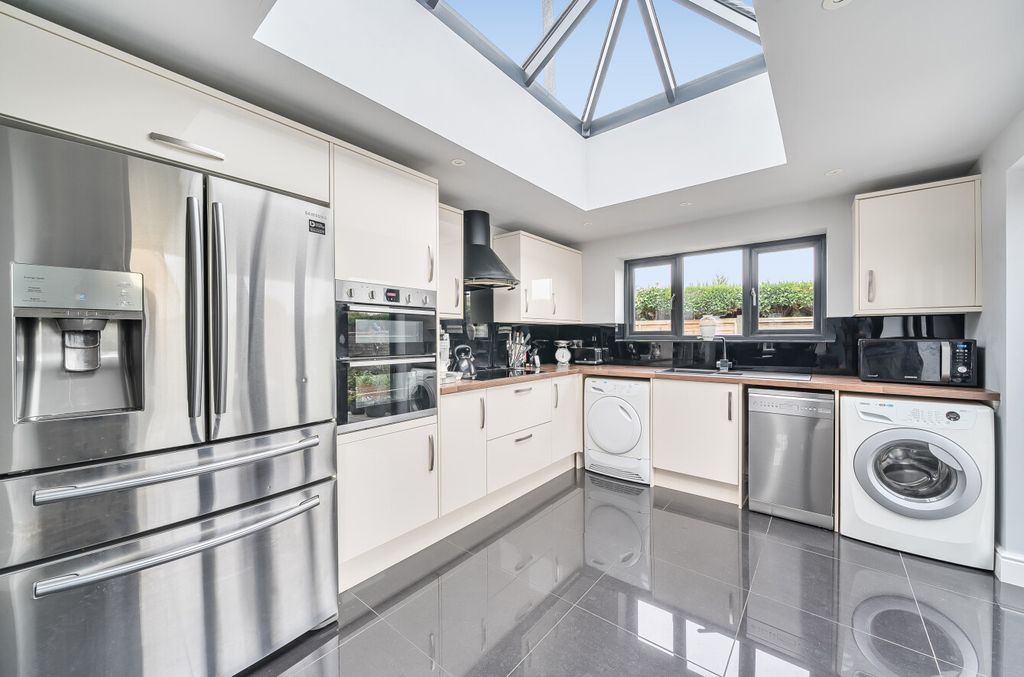 Property photo 3 of 23 Kitchen