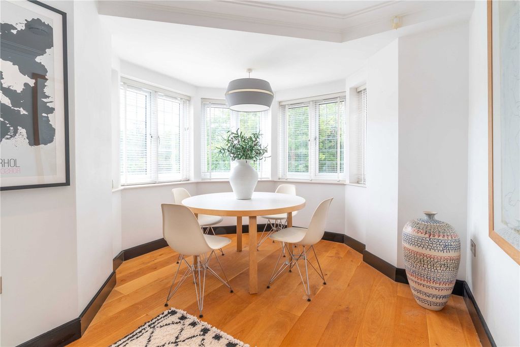 Property photo 3 of 16 Dining Area