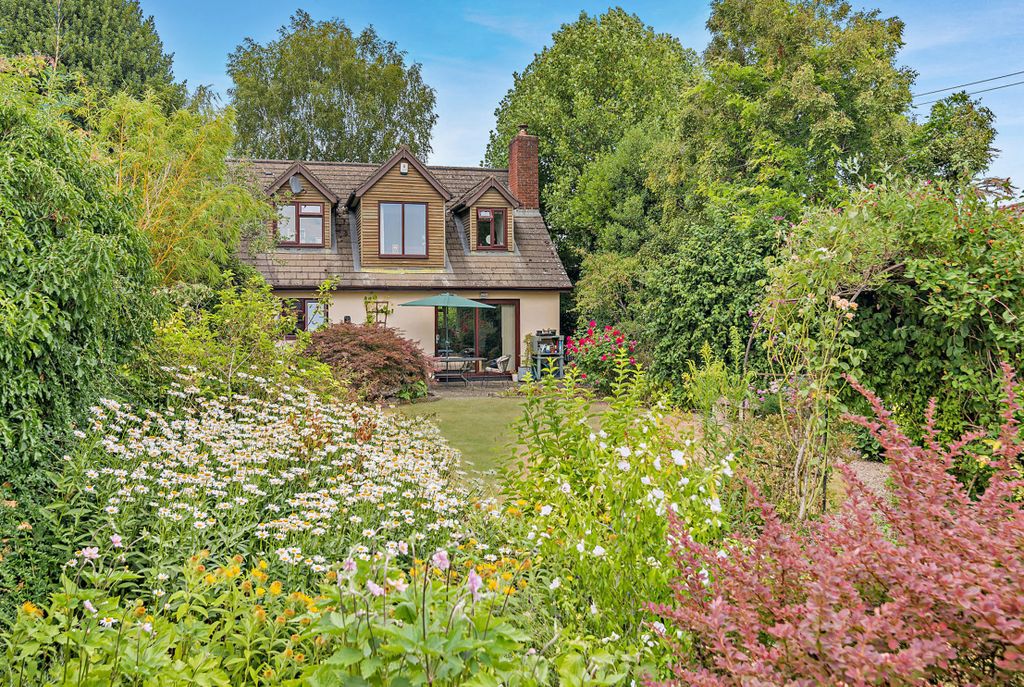 Property photo 1 of 21 8699372-Exterior19-800