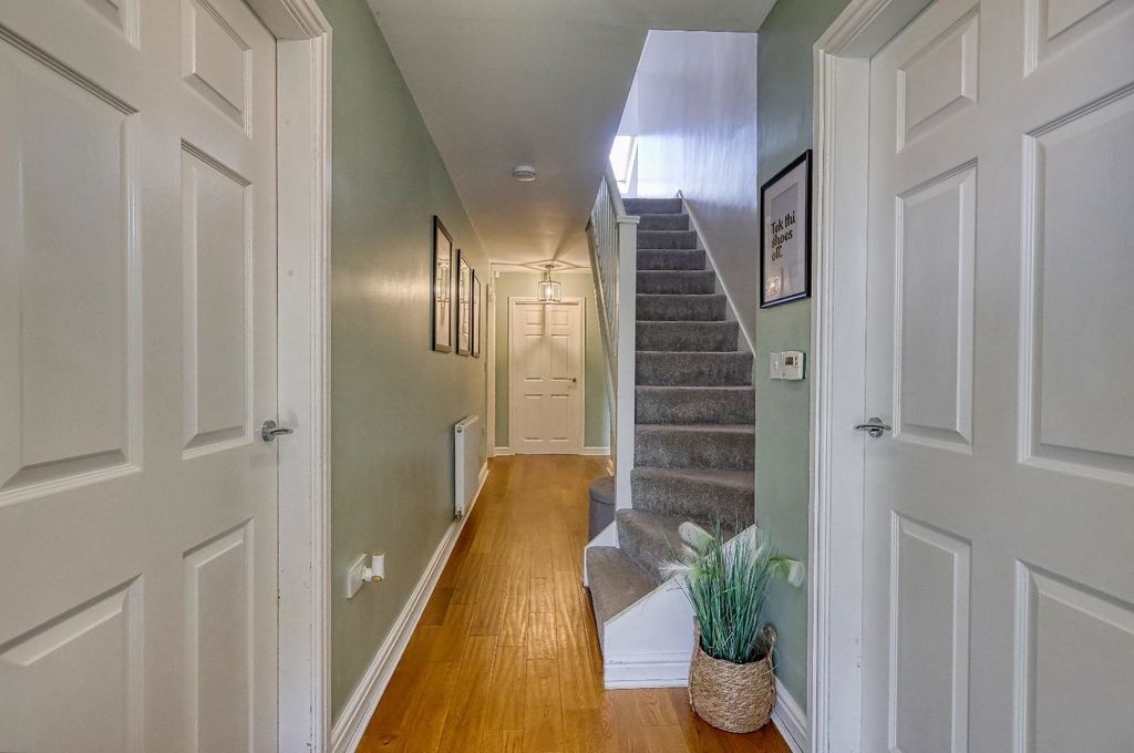 Property photo 2 of 39 Entrance Hall