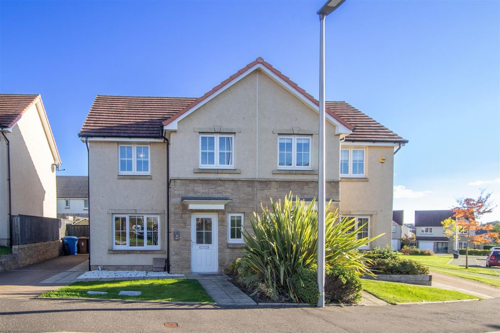 Property photo 2 of 21 Front.Garden.Jpg