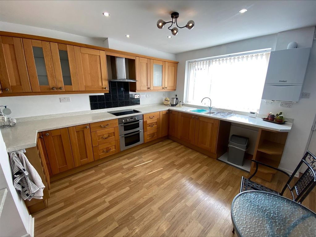 Property photo 2 of 21 Kitchen