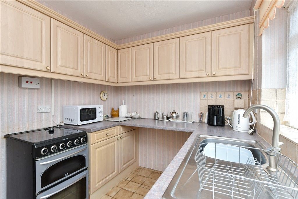 Property photo 3 of 11 Kitchen