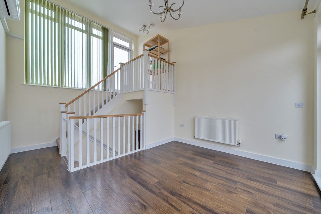 Property photo 3 of 26 1423692-15-69B28F...