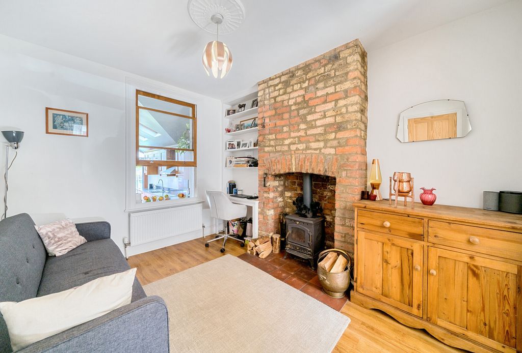 Property photo 3 of 14 1357152-11-68d589...