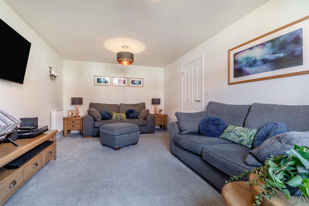 Property photo 3 of 27