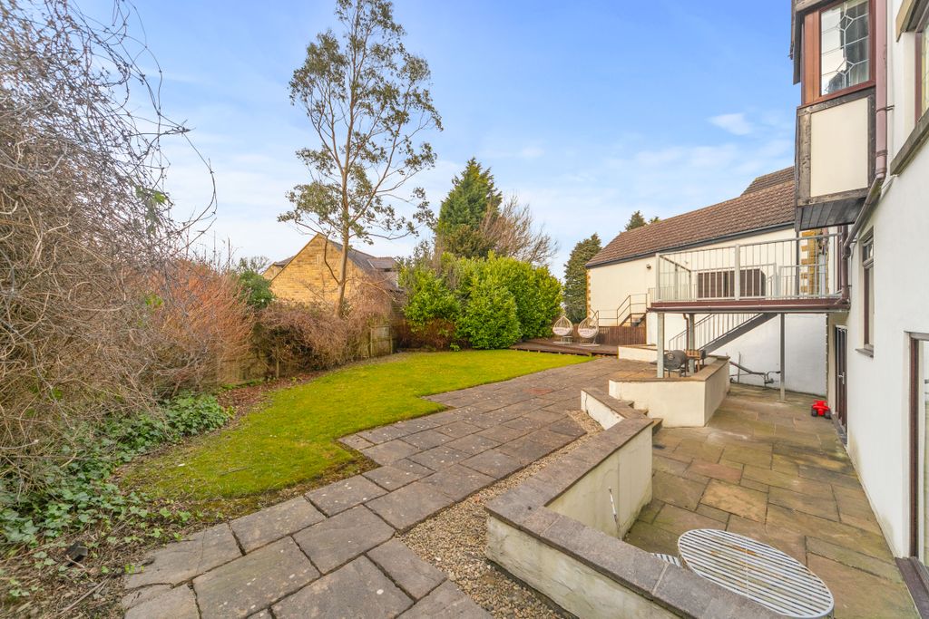 Property photo 3 of 42