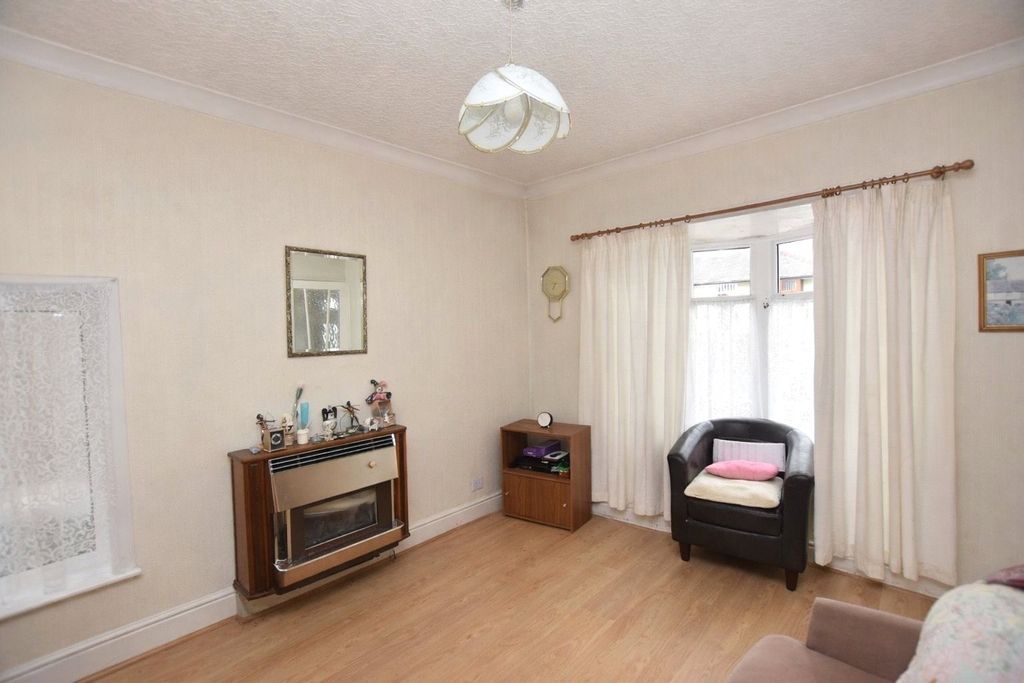 Property photo 2 of 12 Lounge