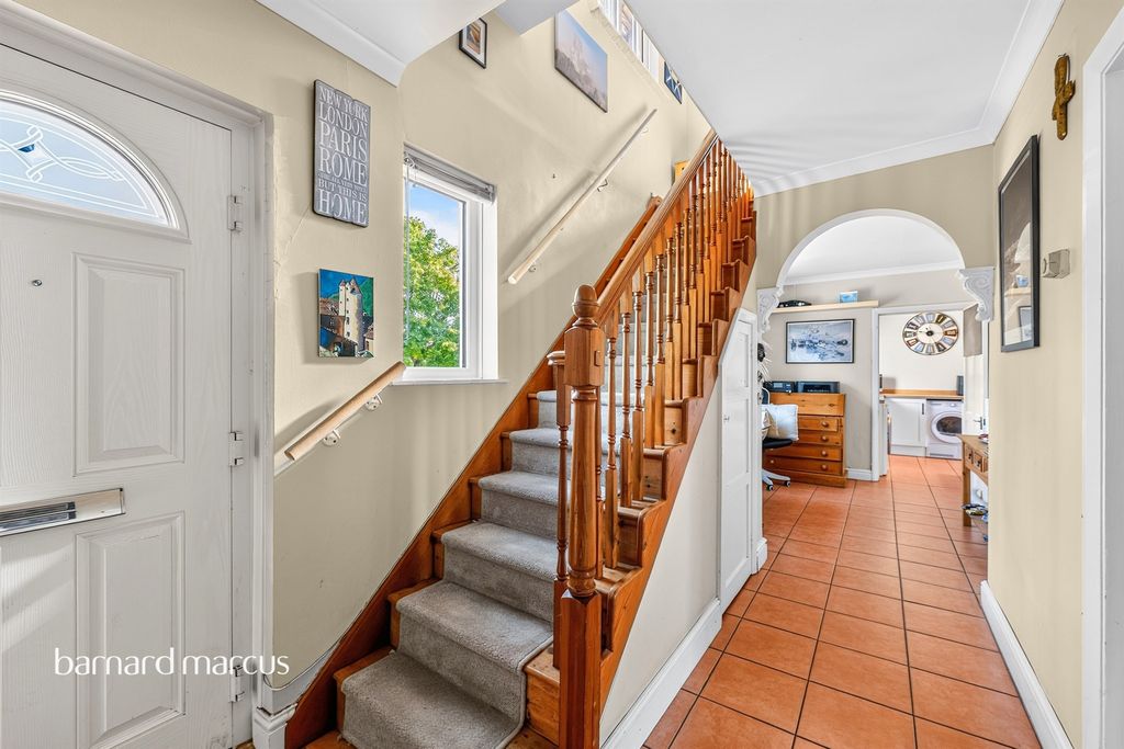 Property photo 2 of 18