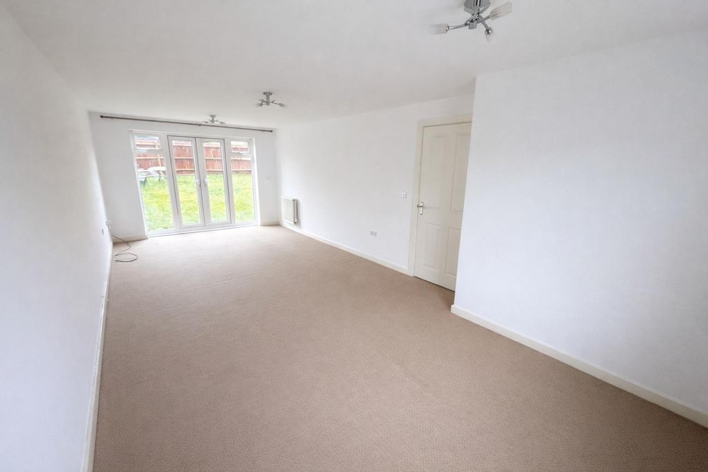 Property photo 2 of 29 d1189Bd2-0841-4ee2-9F5F-28894F7Da1ce.Png