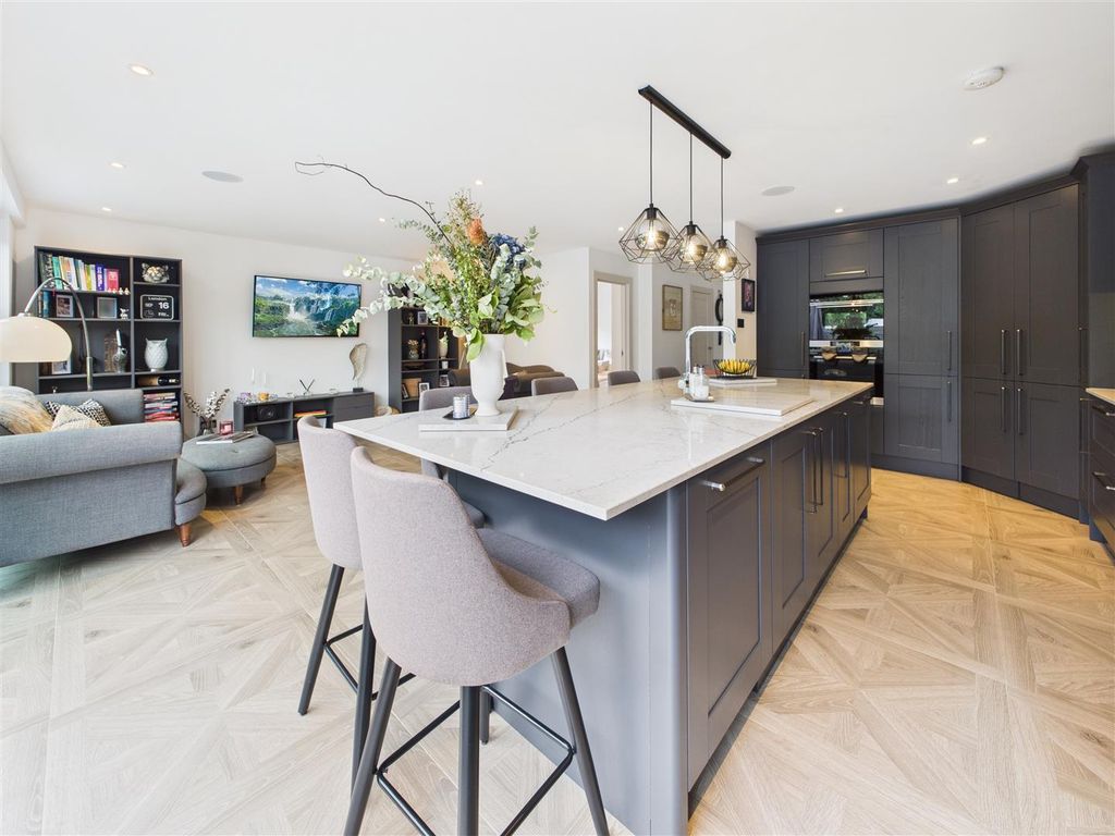 Property photo 2 of 25