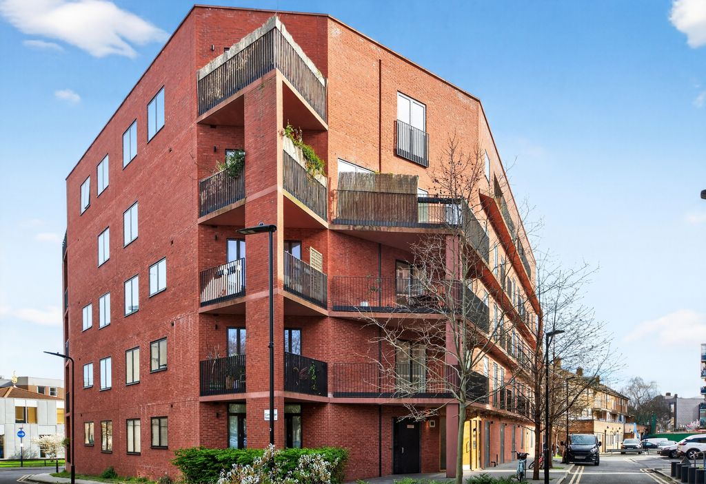 Property photo 1 of 18