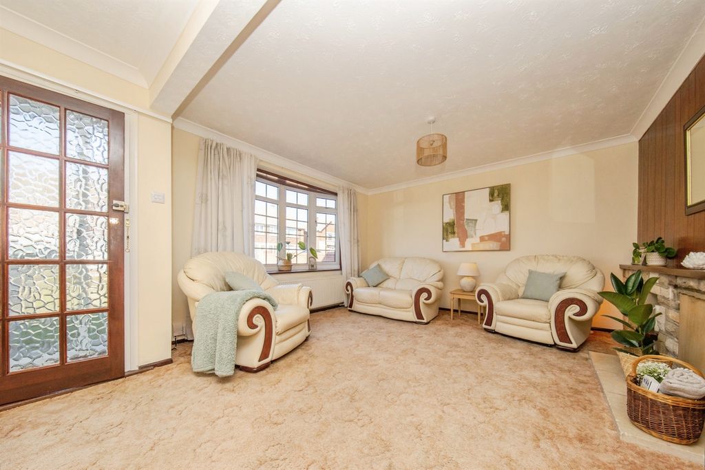 Property photo 3 of 21