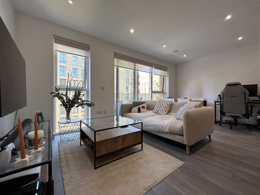 Property photo 1 of 7 Photo 3