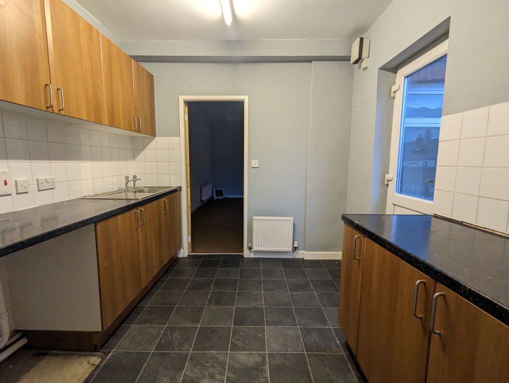 Property photo 2 of 6 Kitchen