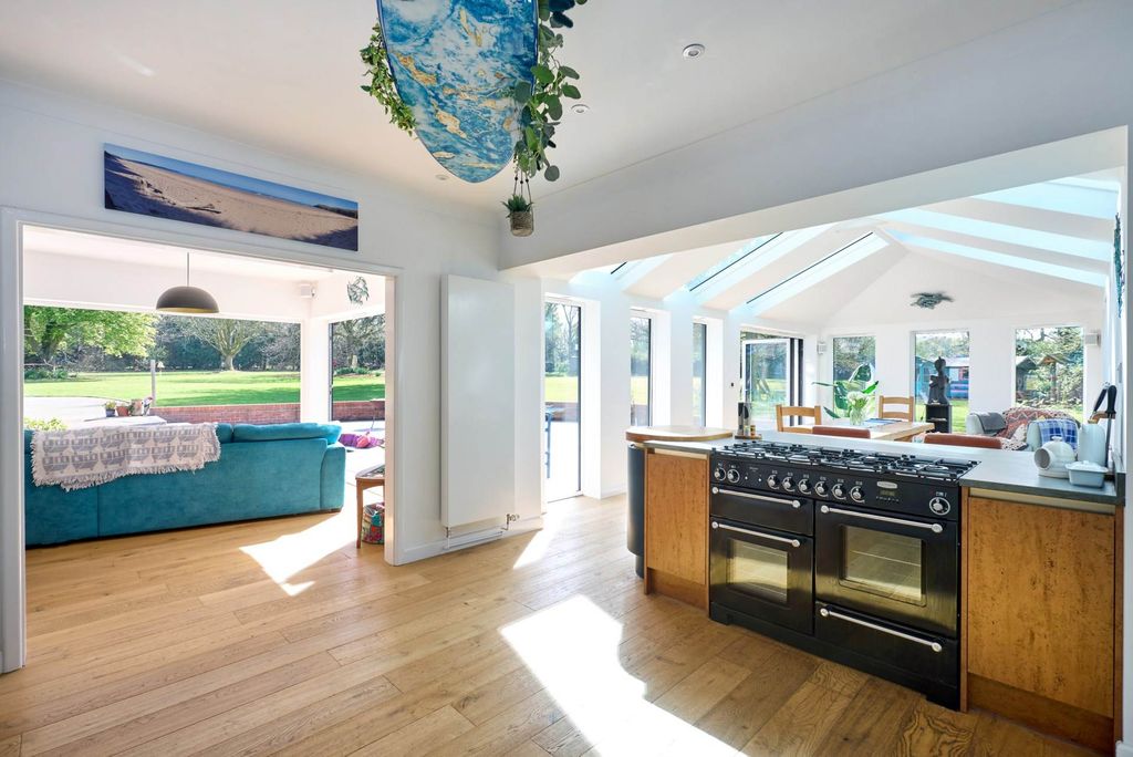 Property photo 1 of 25