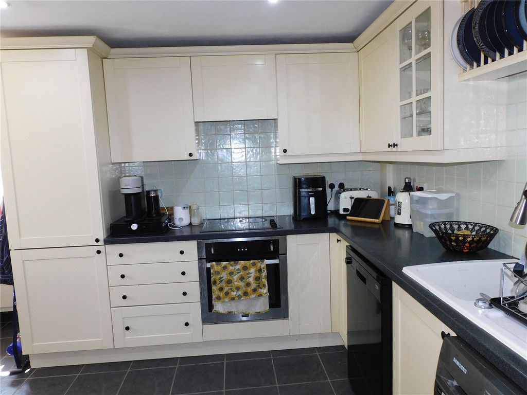 Property photo 2 of 18 Picture No. 27