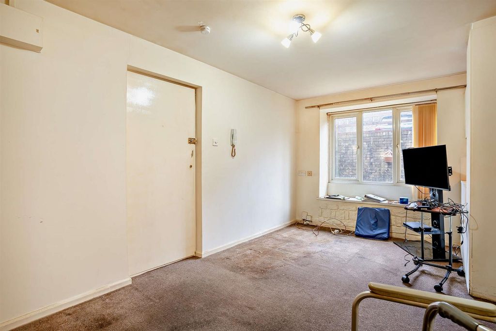 Property photo 2 of 6