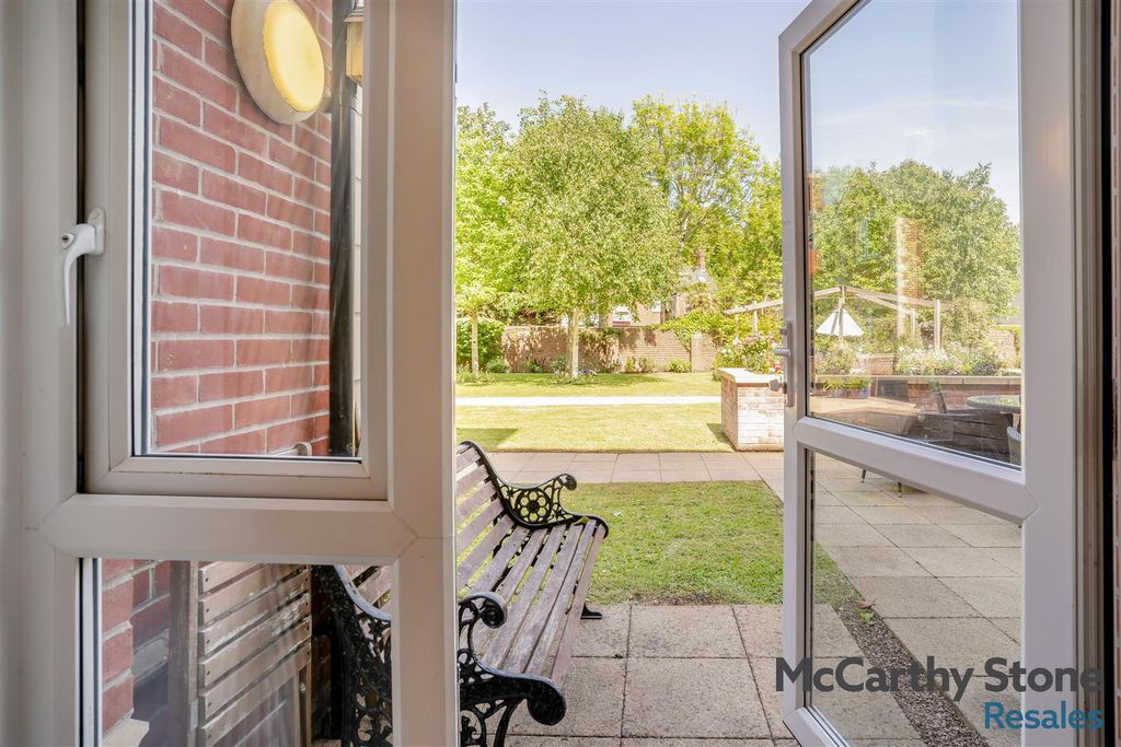 Property photo 3 of 22 8693042-Interior03.Jpg