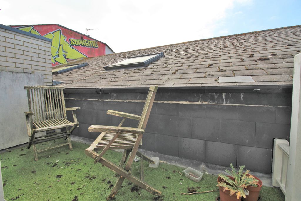 Property photo 2 of 21 73