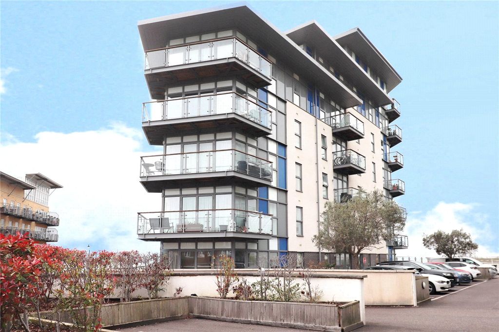 Property photo 1 of 18 External