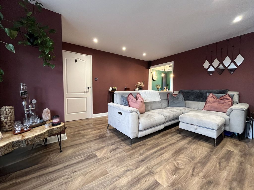 Property photo 2 of 19 Picture No. 25