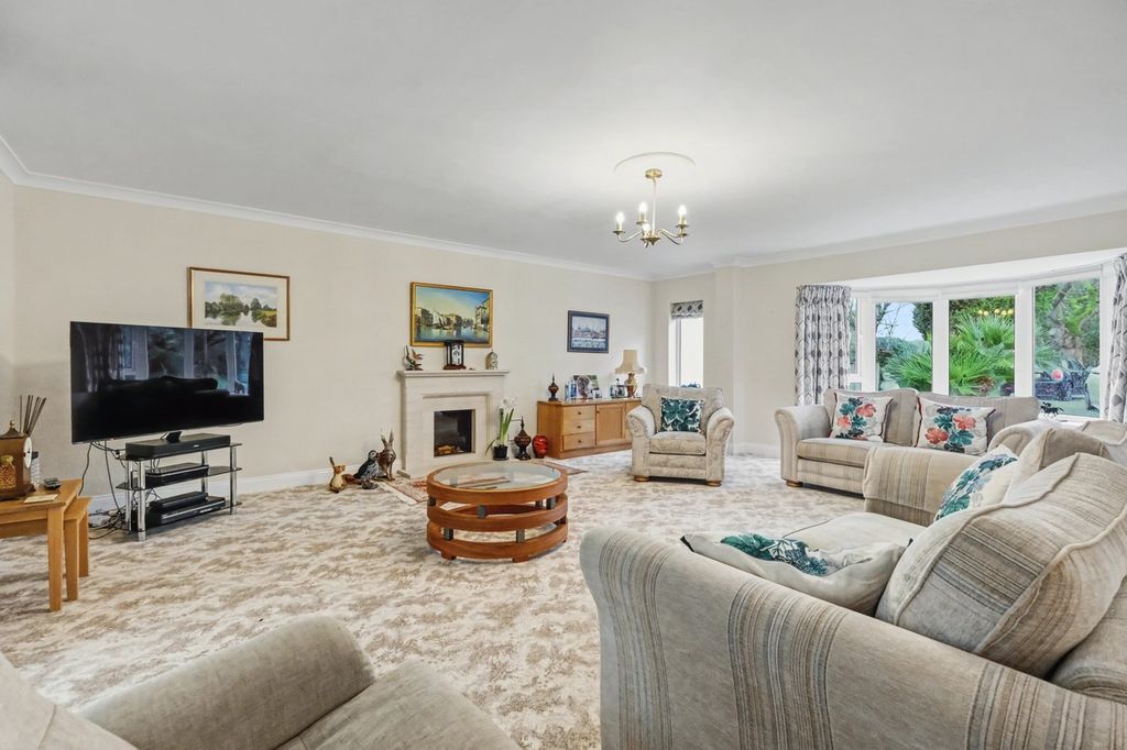 Property photo 3 of 18