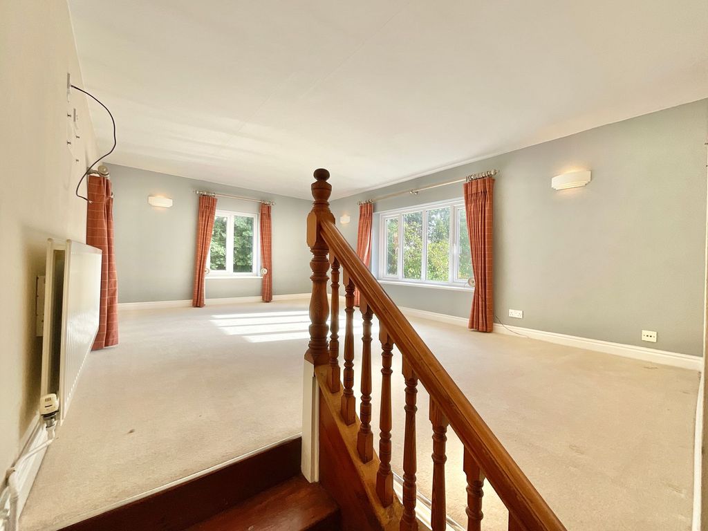 Property photo 3 of 32