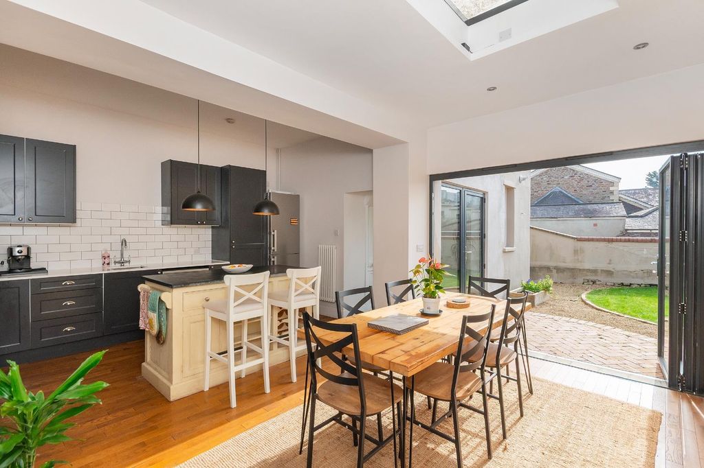 Property photo 3 of 36 1C6R9Acm - Kitchen Diner A.Jpg