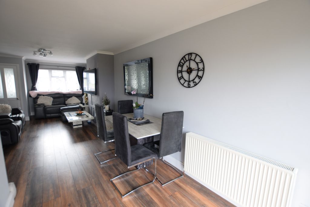 Property photo 3 of 17 Living Room