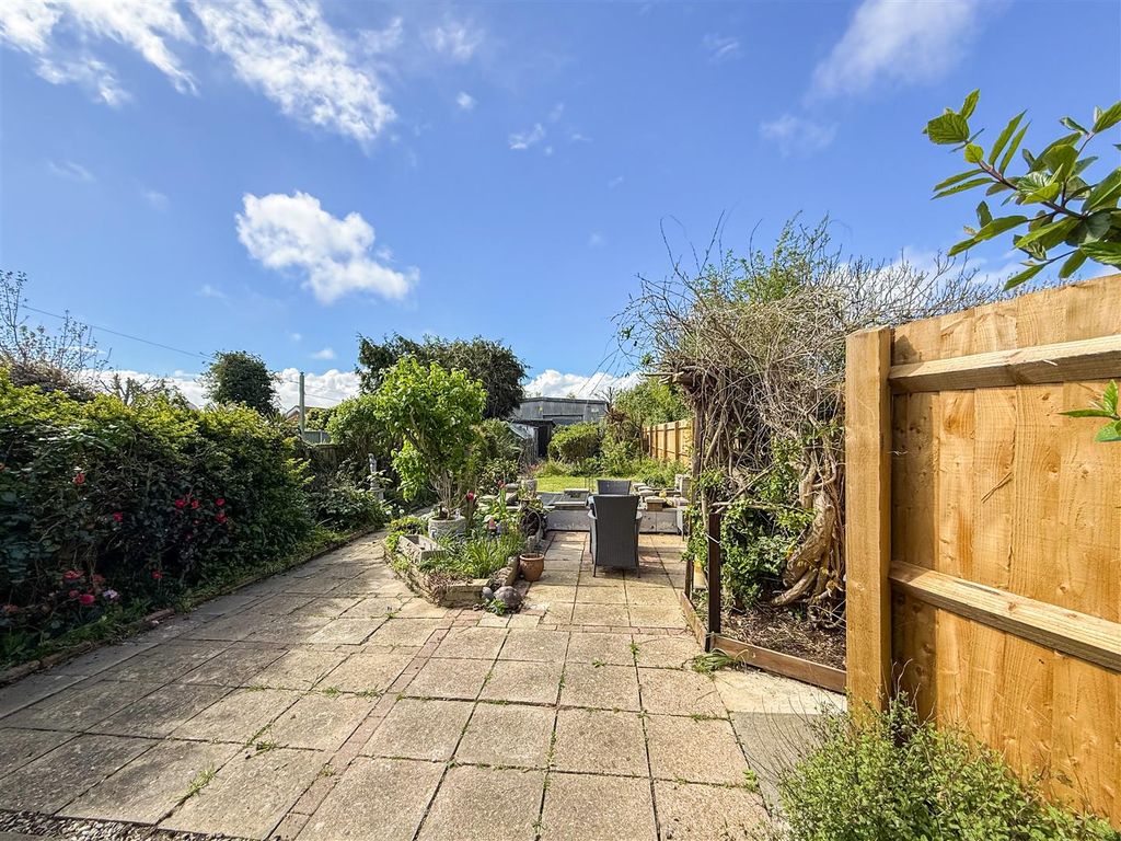 Property photo 3 of 18 Garden