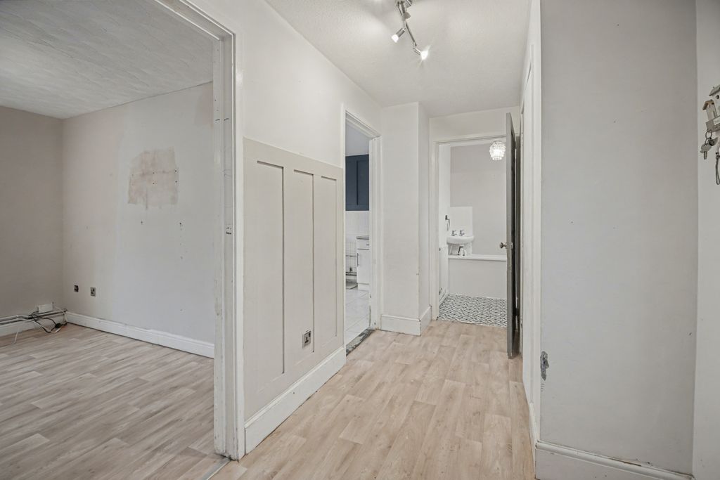 Property photo 3 of 21 15 Dankworth Road, Basingstoke, Hampshire Rg22 4Lj