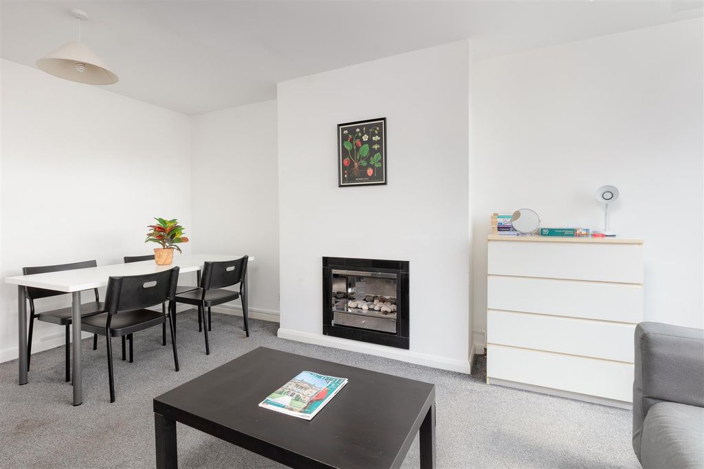 Property photo 3 of 13 45. St James Mews BA1 2Wa-5.Jpg