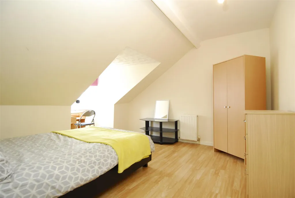 Apartment in Plymouth, Mutley - More
