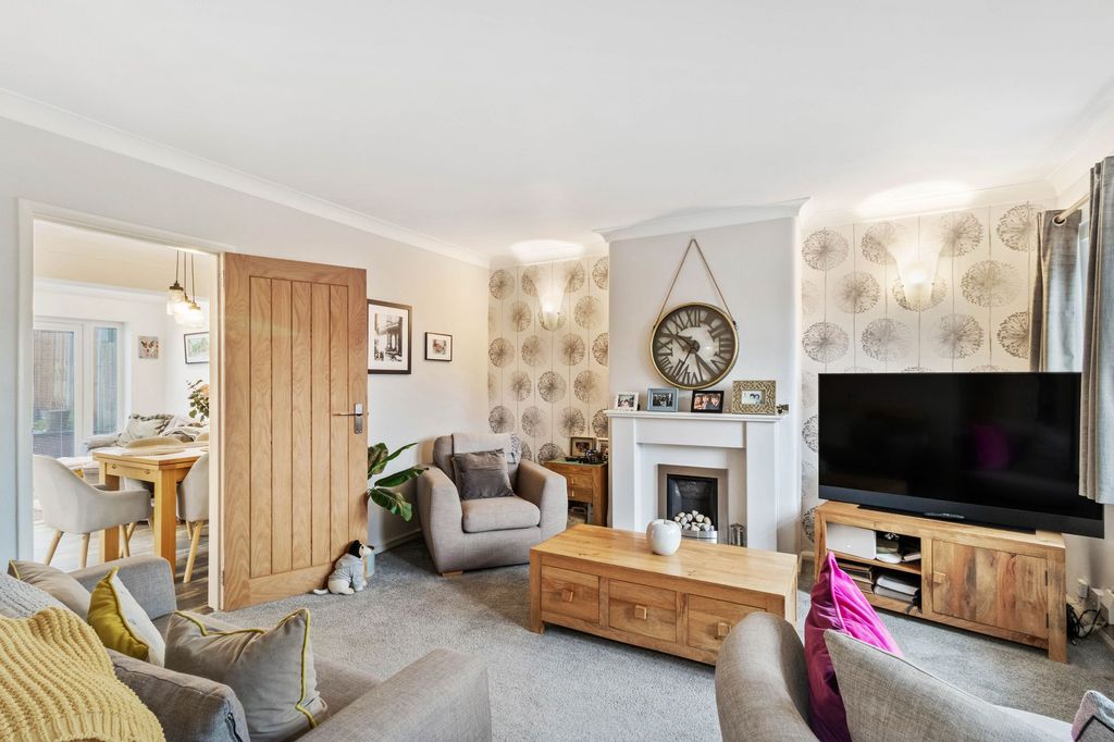 Property photo 2 of 21