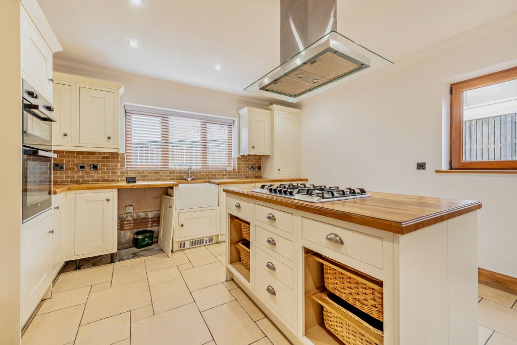 Property photo 2 of 30