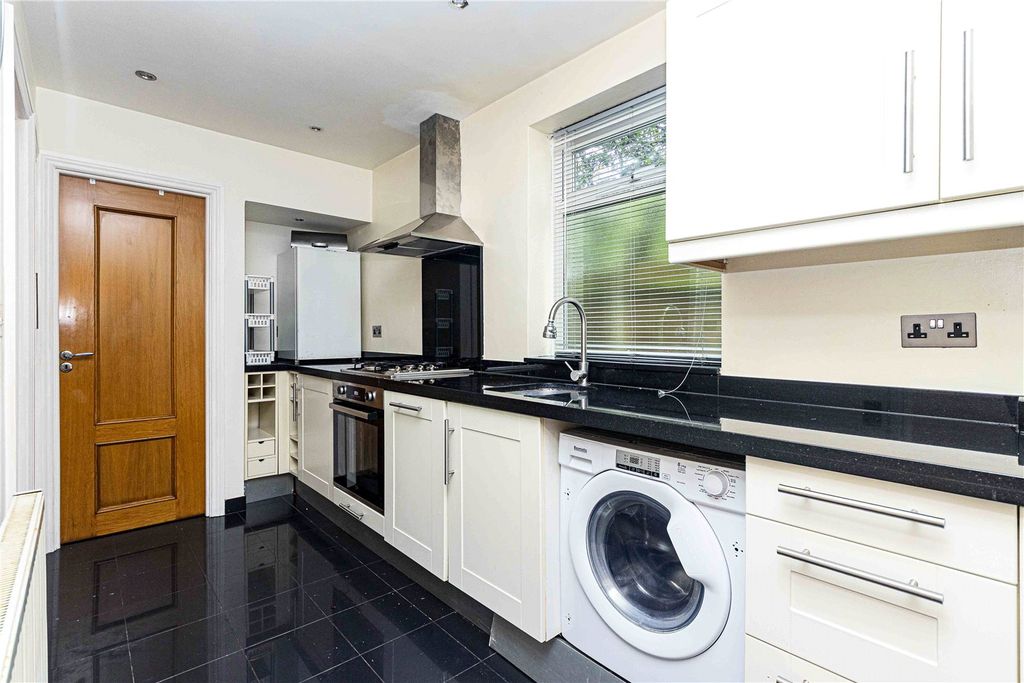 Property photo 3 of 12 Picture No. 01