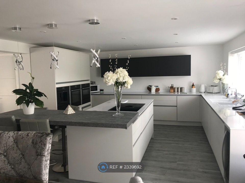 Property photo 1 of 8 Kitchen