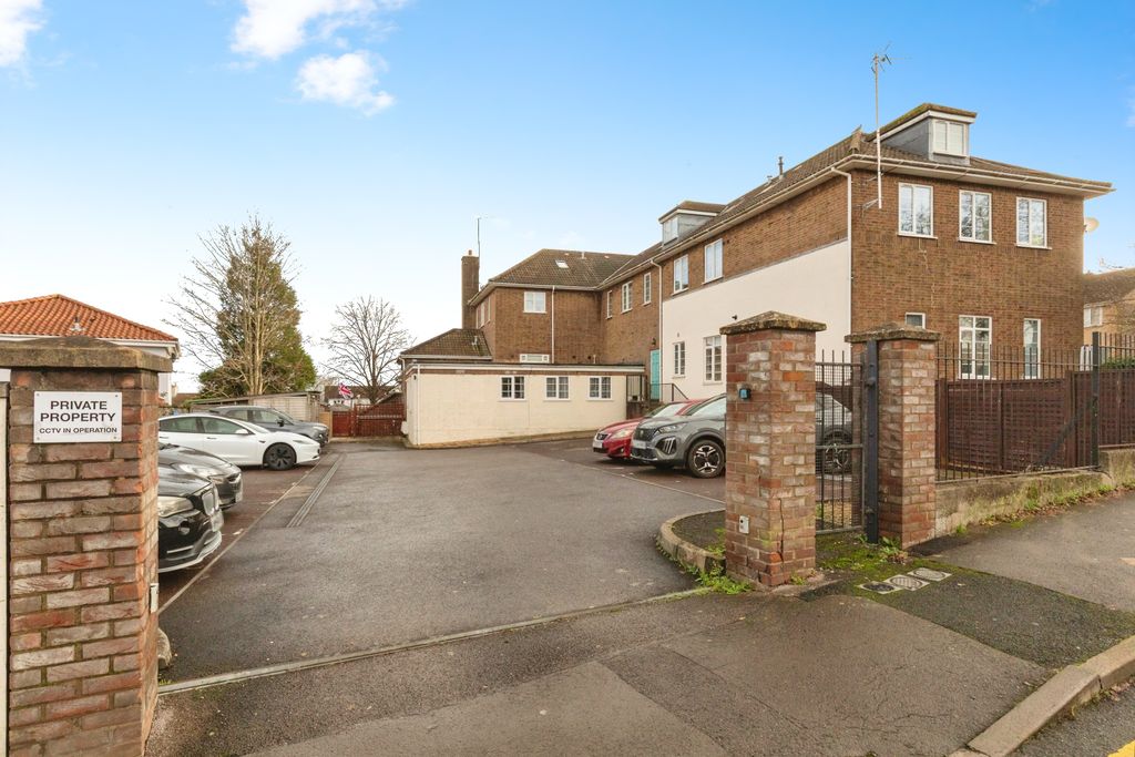 Property photo 2 of 20