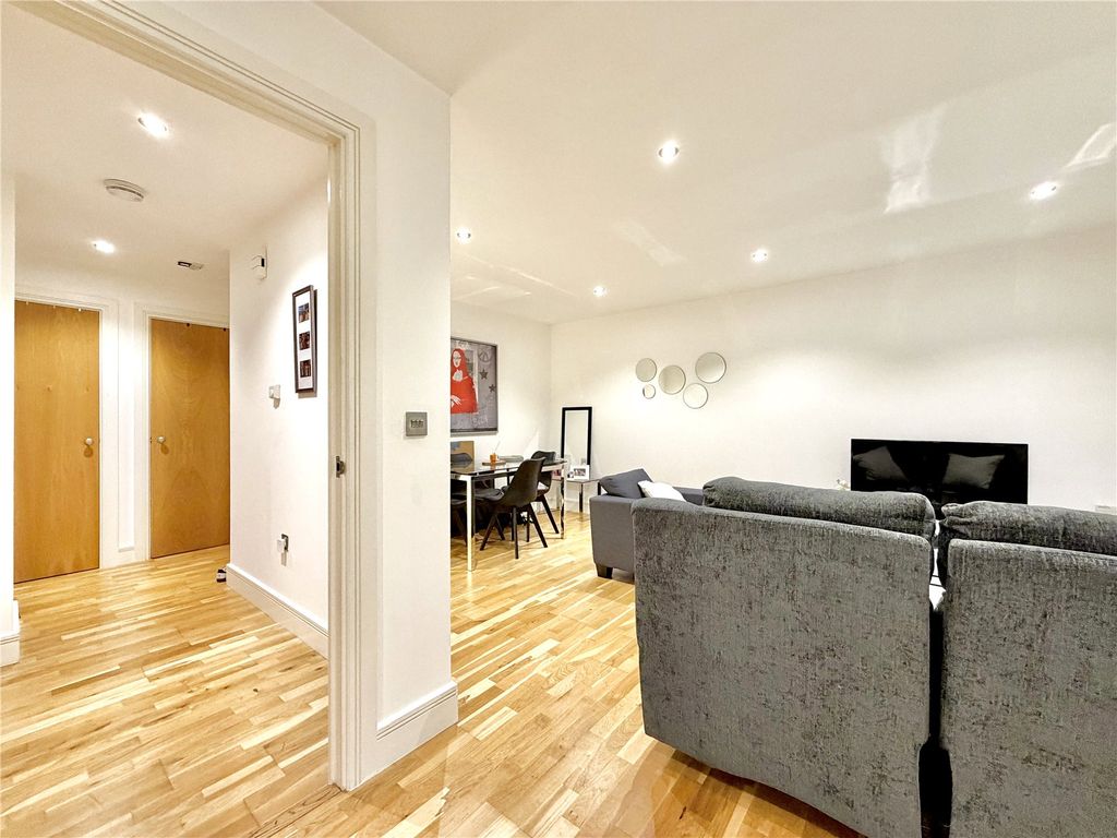 Property photo 2 of 9 Picture No. 16