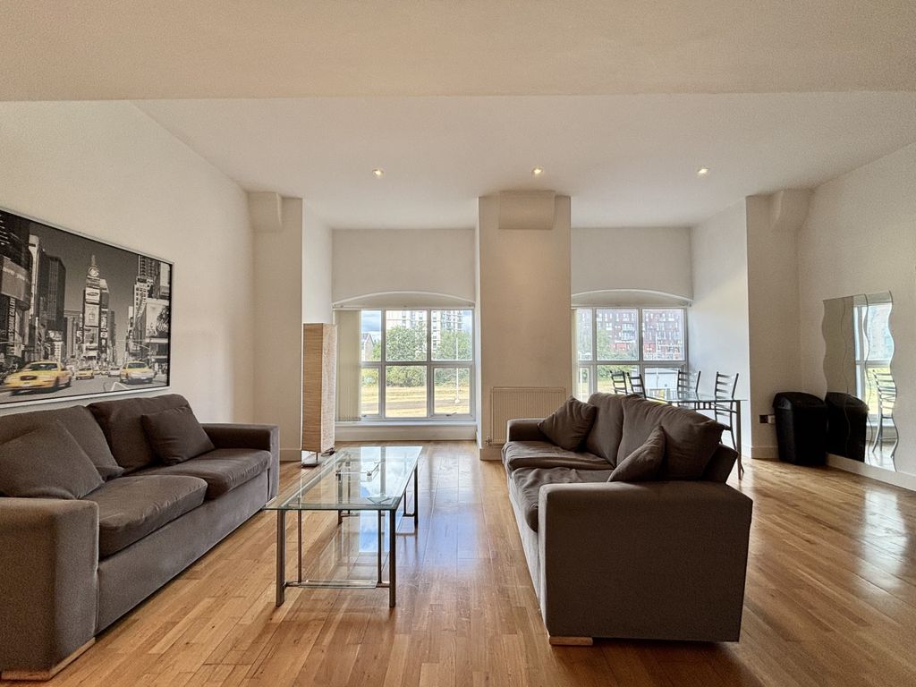 Property photo 1 of 13 Image00011