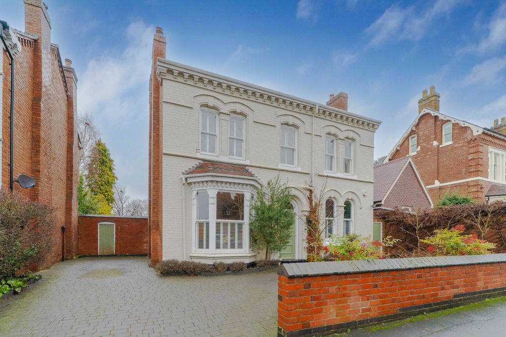 Property photo 1 of 45