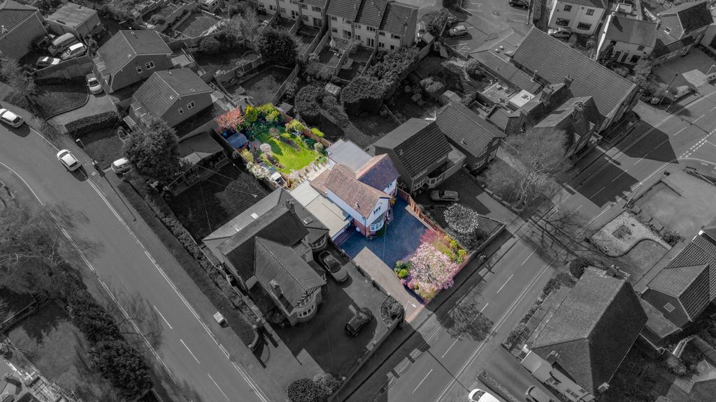 Property photo 2 of 38