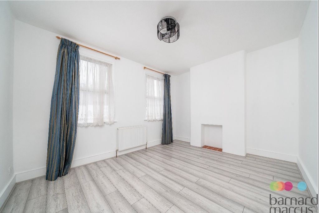 Property photo 2 of 10 Bedroom 1