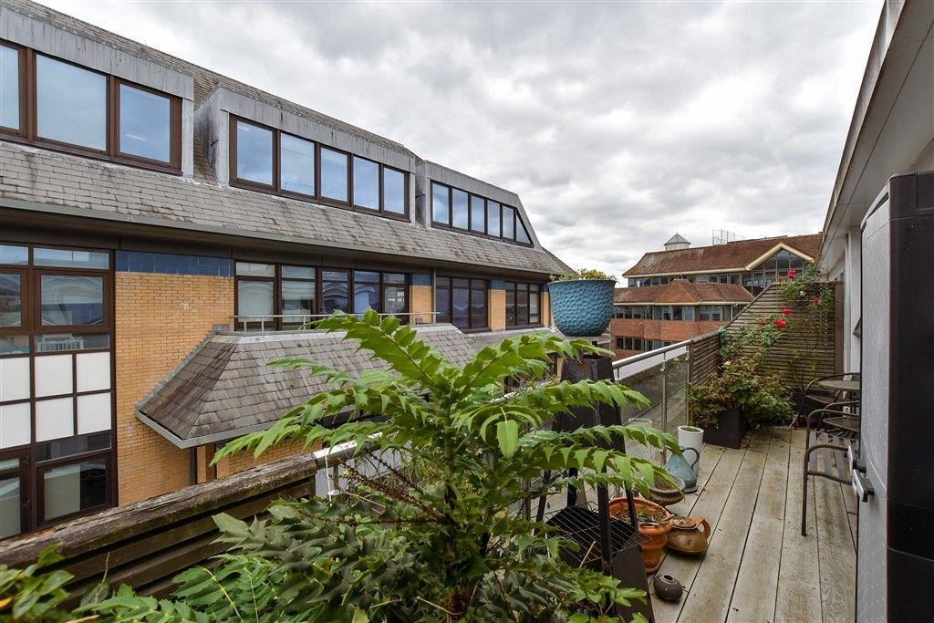 Property photo 1 of 10 Balcony