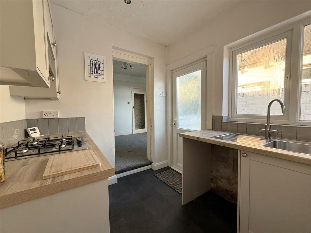 Property photo 3 of 9 Kitchen.Jpg