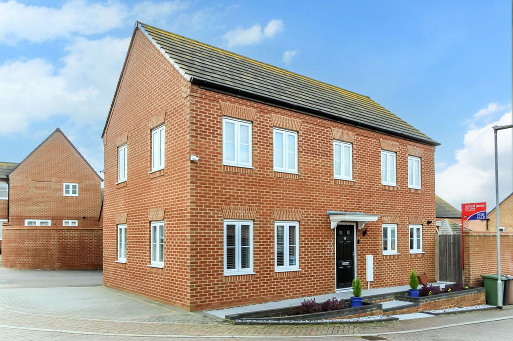 Property photo 1 of 17 Front