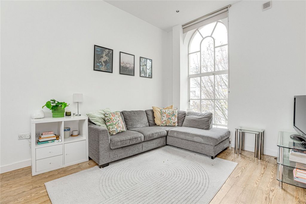 Property photo 1 of 9